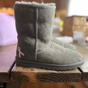 Grey classic short Ugg boots